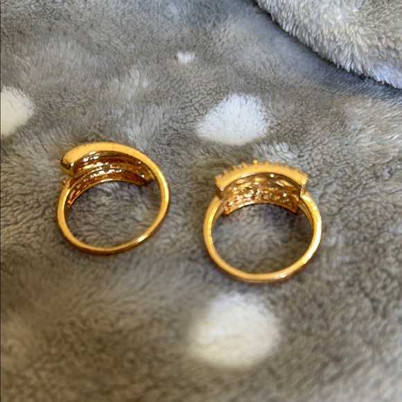 Elegant Gold and Crystal Women's Ring Set - Picture 2 of 2